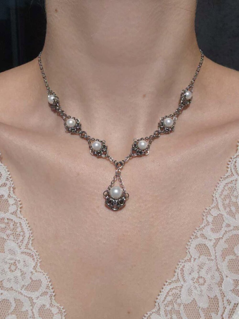 Victorian style white pearl and silver elegant necklace - Picture 3 of 10